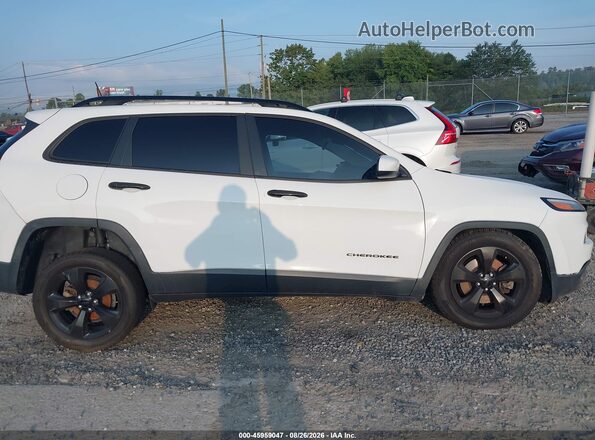 1C4PJLCB4JD544554 2018 JEEP CHEROKEE White Вид задньої частини салону