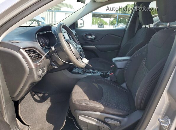 1C4PJLCB4KD285016 2019 JEEP CHEROKEE Silver Вид салону спереду