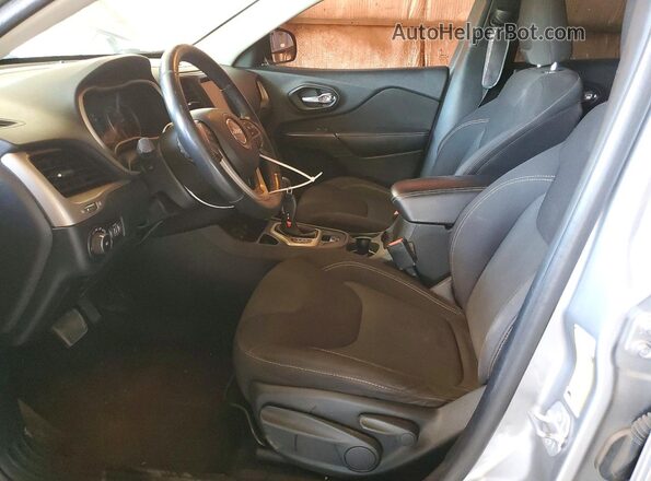 1C4PJLCB5GW234569 2016 JEEP CHEROKEE Silver Front interior view
