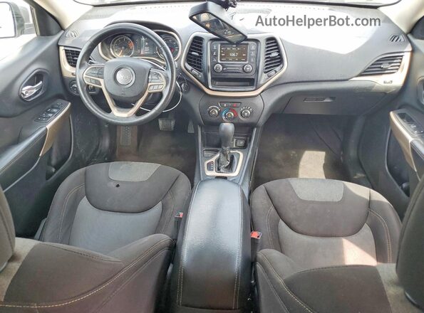 1C4PJLCB5JD533885 2018 JEEP CHEROKEE Серебряный Вид панели приборов