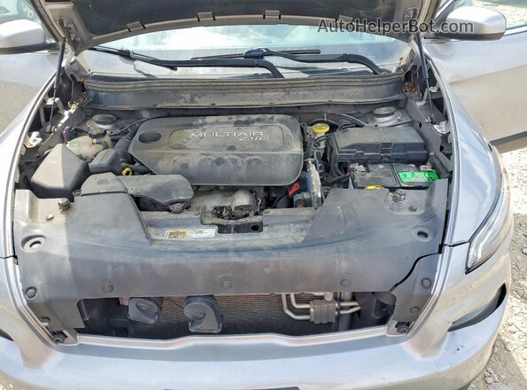 1C4PJLCB5JD533885 2018 JEEP CHEROKEE Серебряный Вид задней части салона