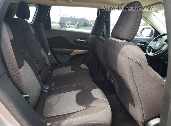 1C4PJLCB5JD533885 2018 JEEP CHEROKEE Серебряный Вид задних сидений