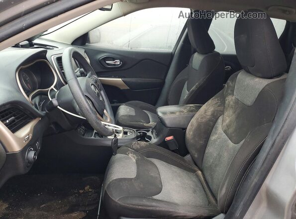 1C4PJLCB5JD566675 2018 JEEP CHEROKEE Silver Вид салону спереду