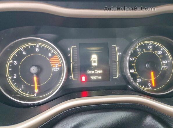 1C4PJLCB5JD566675 2018 JEEP CHEROKEE Silver Вид щитка приладів