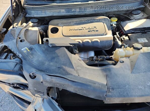 1C4PJLCB5KD339942 2019 JEEP CHEROKEE Tan ძრავის განყოფილების ხედი