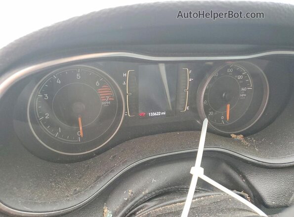 1C4PJLCB5KD370592 2019 JEEP CHEROKEE Black Սարքավորումների վահանակի տեսք