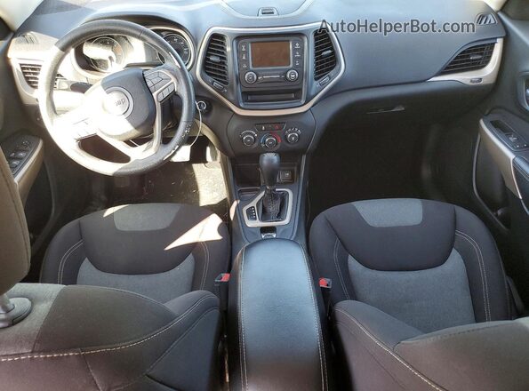 1C4PJLCB6JD551618 2018 JEEP CHEROKEE White Вид панелі приладів