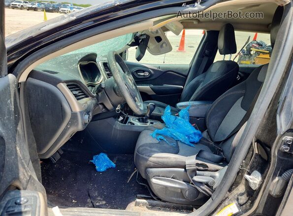 1C4PJLCB6JD558956 2018 JEEP CHEROKEE Black Front interior view