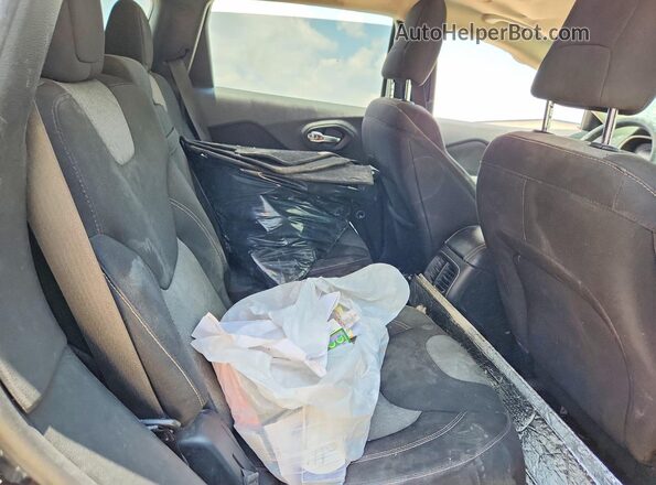 1C4PJLCB6JD558956 2018 JEEP CHEROKEE Black Rear seats view