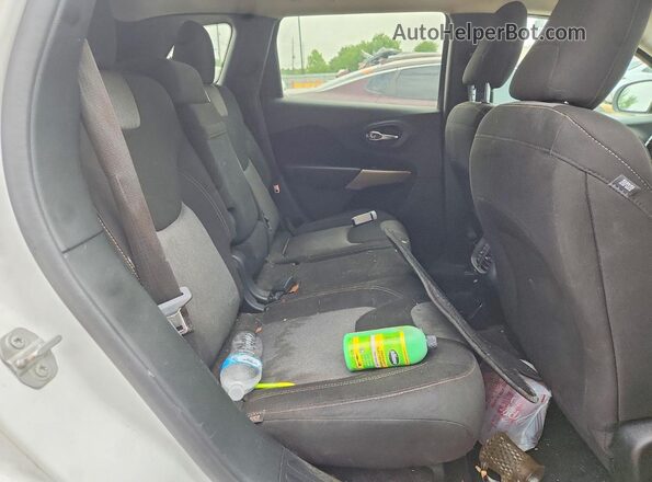 1C4PJLCB6JD577233 2018 JEEP CHEROKEE White Սալոնի հետևի տեսք