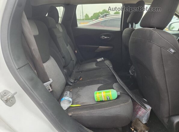 1C4PJLCB6JD577233 2018 JEEP CHEROKEE White 
