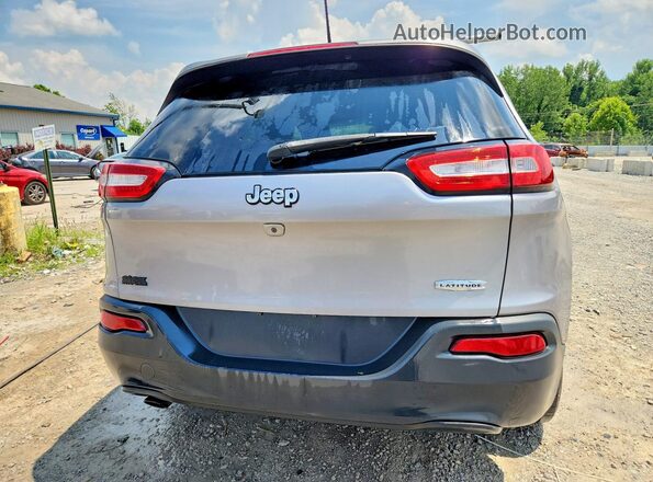 1C4PJLCB6JD615740 2018 JEEP CHEROKEE Silver Vista trasera