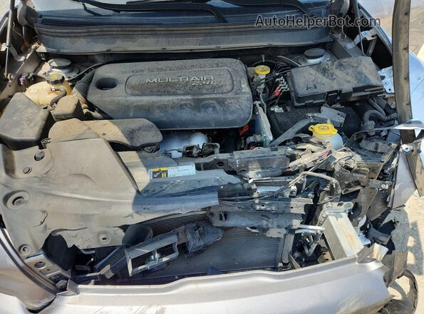 1C4PJLCB6JD615740 2018 JEEP CHEROKEE Silver Vista interior trasera