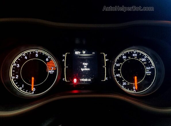 1C4PJLCB7JD612166 2018 JEEP CHEROKEE Maroon Widok zestawu wskaźników