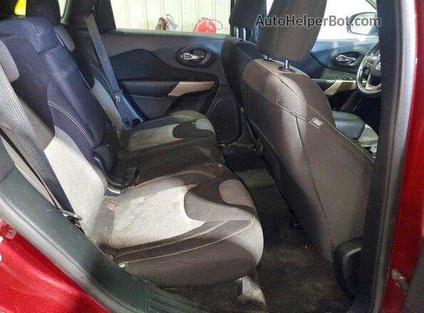 1C4PJLCB7JD612166 2018 JEEP CHEROKEE Maroon Widok wnętrza z tyłu