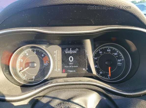 1C4PJLCB7KD145235 2019 JEEP CHEROKEE Maroon Vista del cuadro de instrumentos