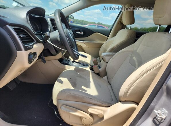 1C4PJLCB7KD241172 2019 JEEP CHEROKEE Silver Widok wnętrza z przodu