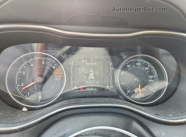 1C4PJLCB7KD241172 2019 JEEP CHEROKEE Silver Widok zestawu wskaźników