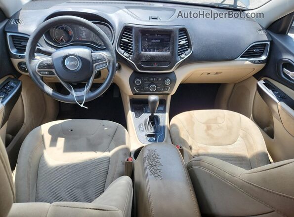 1C4PJLCB7KD241172 2019 JEEP CHEROKEE Silver Widok deski rozdzielczej