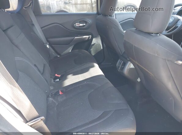 1C4PJLCB7KD301032 2019 JEEP CHEROKEE Gray VIN sticker view