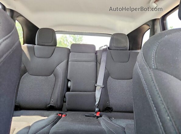 1C4PJLCB7KD331941 2019 JEEP CHEROKEE White Rear seats view