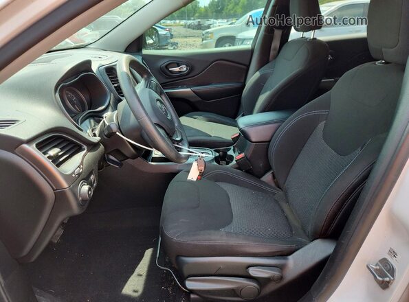 1C4PJLCB7KD331941 2019 JEEP CHEROKEE White Front interior view
