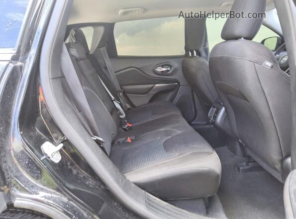 1C4PJLCB7KD358380 2019 JEEP CHEROKEE Black Widok wnętrza z tyłu