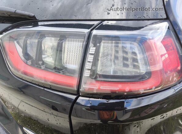 1C4PJLCB7KD358380 2019 JEEP CHEROKEE Black 
