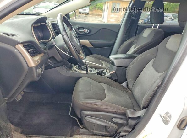 1C4PJLCB8JD577105 2018 JEEP CHEROKEE Белый Вид салона спереди