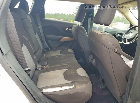 1C4PJLCB8JD577105 2018 JEEP CHEROKEE Белый Вид задних сидений