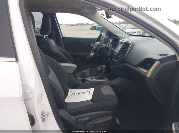 1C4PJLCB8JD583762 2018 JEEP CHEROKEE White Вид салону спереду