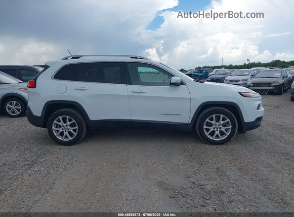 1C4PJLCB8JD583762 2018 JEEP CHEROKEE White Вид задньої частини салону