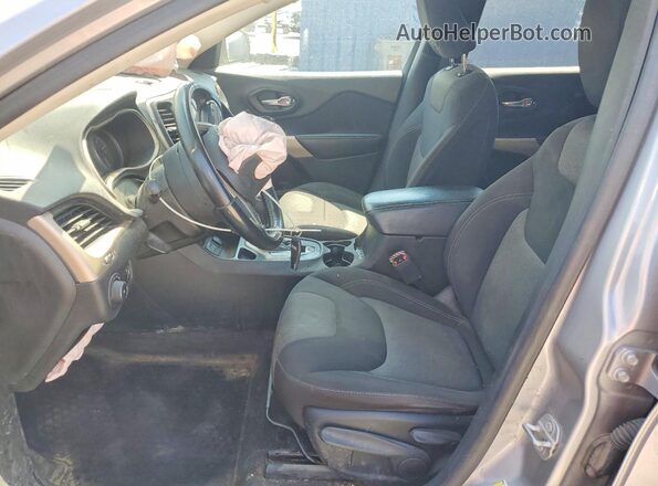 1C4PJLCB8JD605372 2018 JEEP CHEROKEE Silver Սալոնի դիմացի տեսք