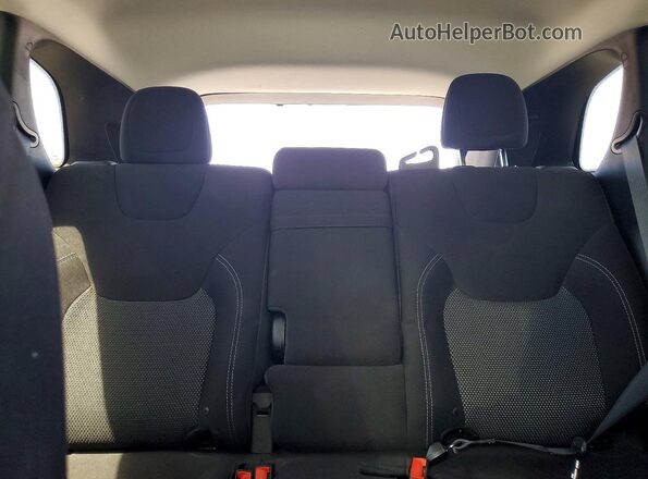 1C4PJLCB8KD284709 2019 JEEP CHEROKEE Серебряный Вид задних сидений