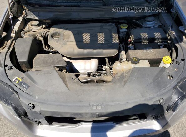 1C4PJLCB8KD284709 2019 JEEP CHEROKEE Серебряный Вид подкапотного пространства