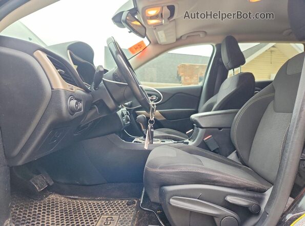 1C4PJLCB9HD221627 2017 JEEP CHEROKEE Black Widok wnętrza z przodu