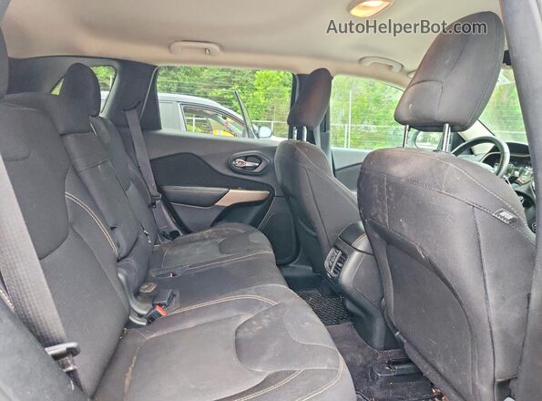 1C4PJLCB9HD221627 2017 JEEP CHEROKEE Black Widok wnętrza z tyłu