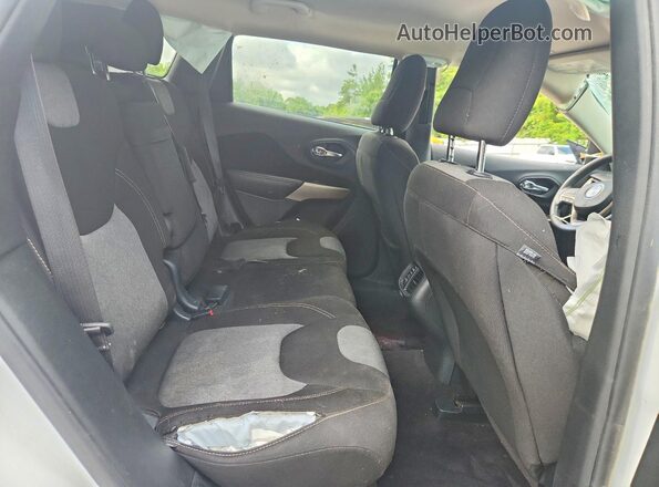 1C4PJLCBXJD566767 2018 JEEP CHEROKEE White Հետևի նստատեղերի տեսք