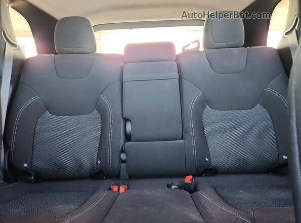 1C4PJLCBXKD110396 2019 JEEP CHEROKEE Красный Вид задних сидений