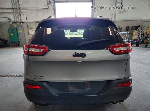 1C4PJLCS4GW125469 2016 JEEP CHEROKEE Silver Rear view