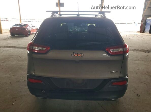 1C4PJLCS4HW663588 2017 JEEP CHEROKEE Brown უკანა ხედი