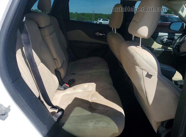 1C4PJLCS5HW508497 2017 JEEP CHEROKEE White Widok wnętrza z tyłu