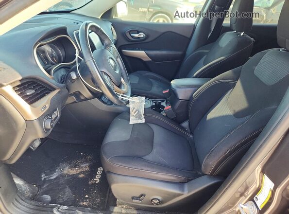1C4PJLCS8HW574283 2017 JEEP CHEROKEE Gray Front interior view