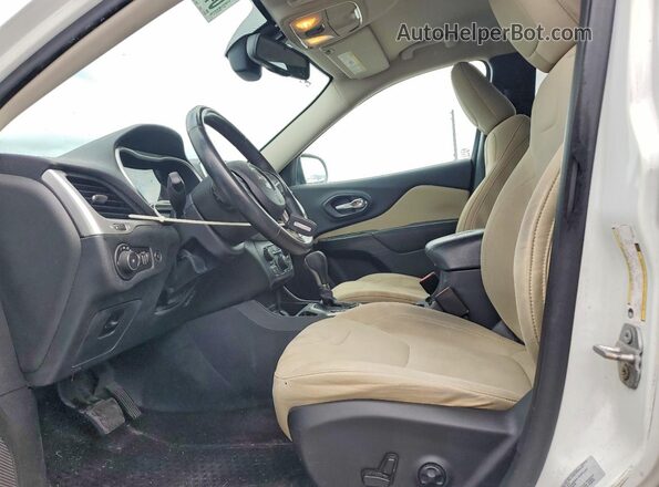 1C4PJLCS9GW126407 2016 JEEP CHEROKEE White Front interior view