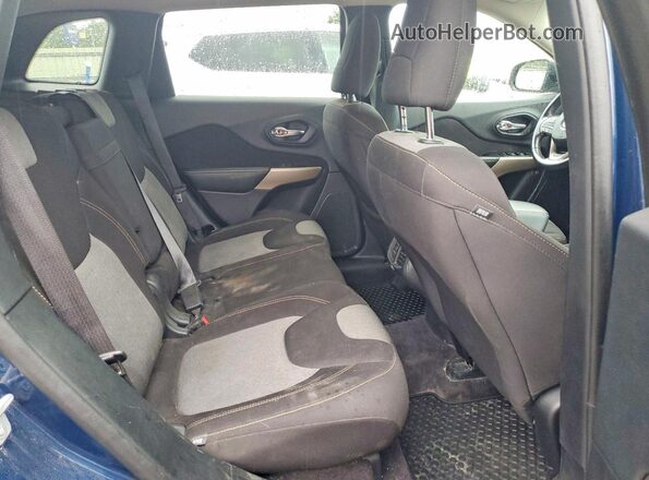 1C4PJLCX4JD584094 2018 JEEP CHEROKEE Blue უკანა სალონის ხედი