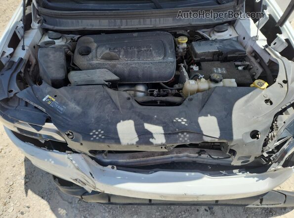 1C4PJLDB1KD143172 2019 JEEP CHEROKEE White Vista del salpicadero