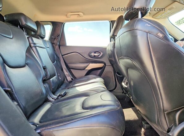 1C4PJLDB6JD568210 2018 JEEP CHEROKEE Серебряный Вид задних сидений