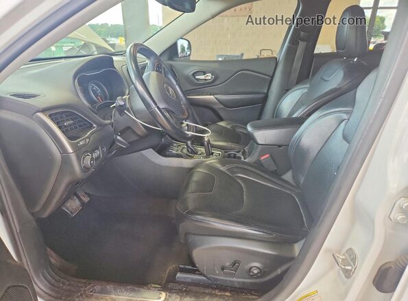1C4PJLDB8KD185080 2019 JEEP CHEROKEE Белый Вид салона спереди