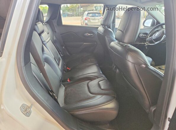 1C4PJLDB8KD185080 2019 JEEP CHEROKEE Белый Вид задней части салона