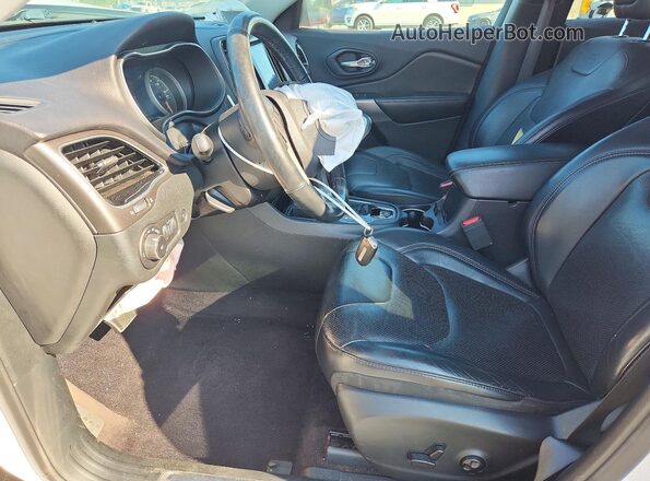 1C4PJLDB9KD184052 2019 JEEP CHEROKEE White Front interior view
